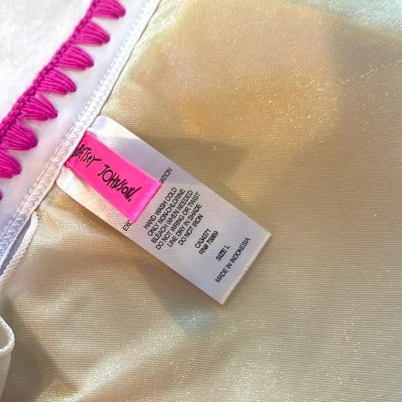 Bikini - Picture 4 of 4